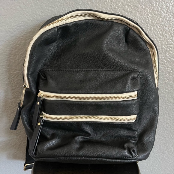 Steve Madden- black backpack with gold zippers and logos - Picture 1 of 7
